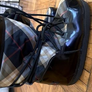 Burberry Moon Boots size 40 US 9